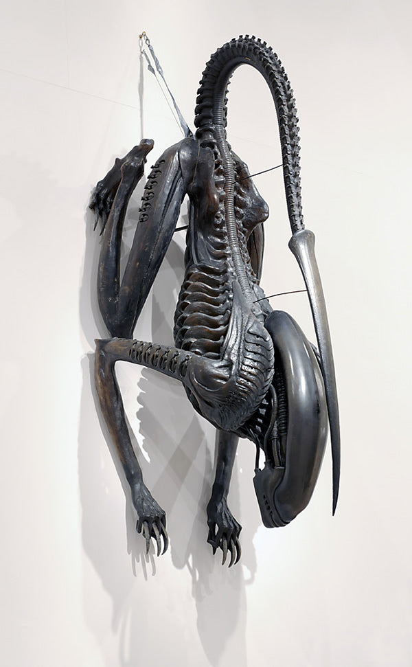 Montaje de arte en metal.