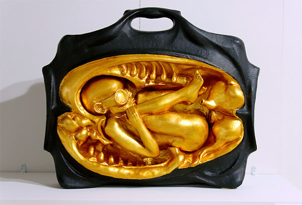 Modelo de bebé en hierro.